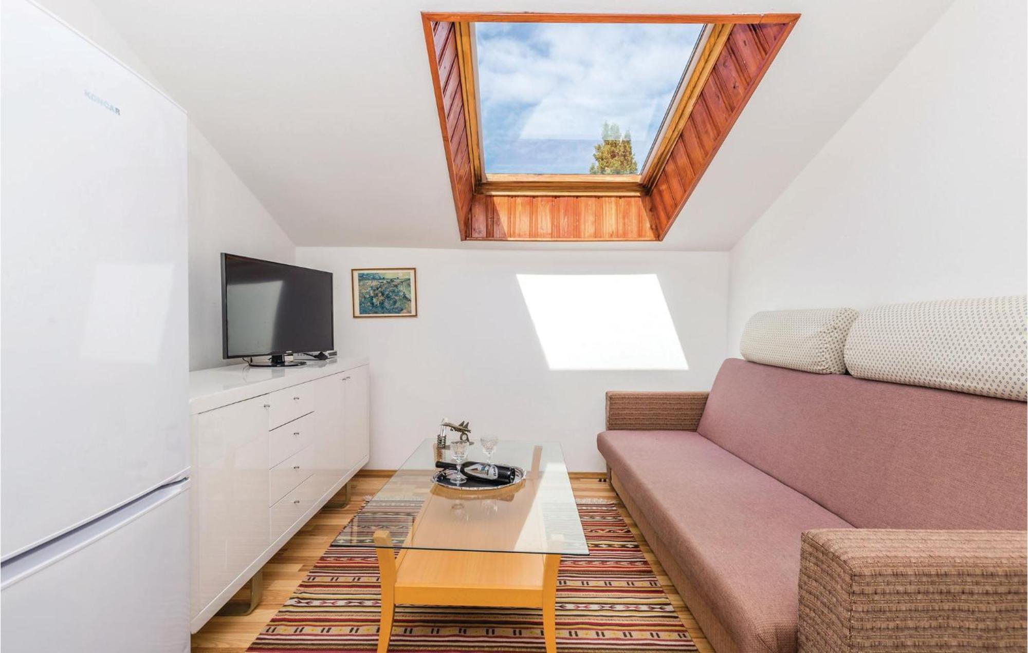 Lovely Apartment In Kampor With Kitchen エクステリア 写真