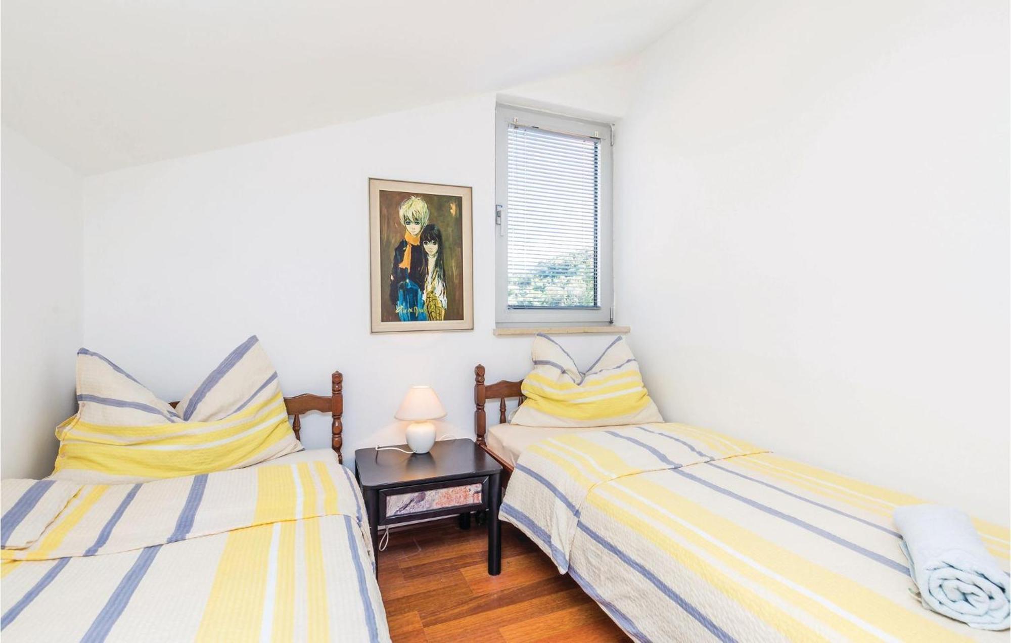 Lovely Apartment In Kampor With Kitchen エクステリア 写真