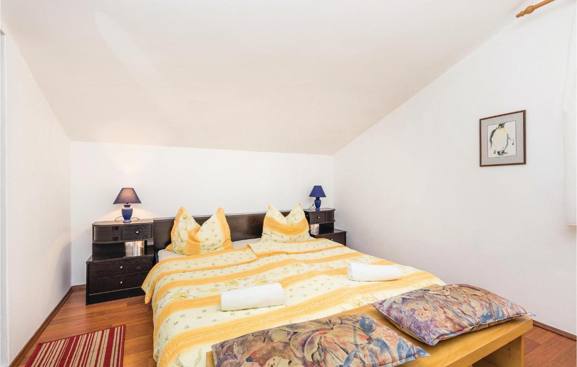 Lovely Apartment In Kampor With Kitchen エクステリア 写真