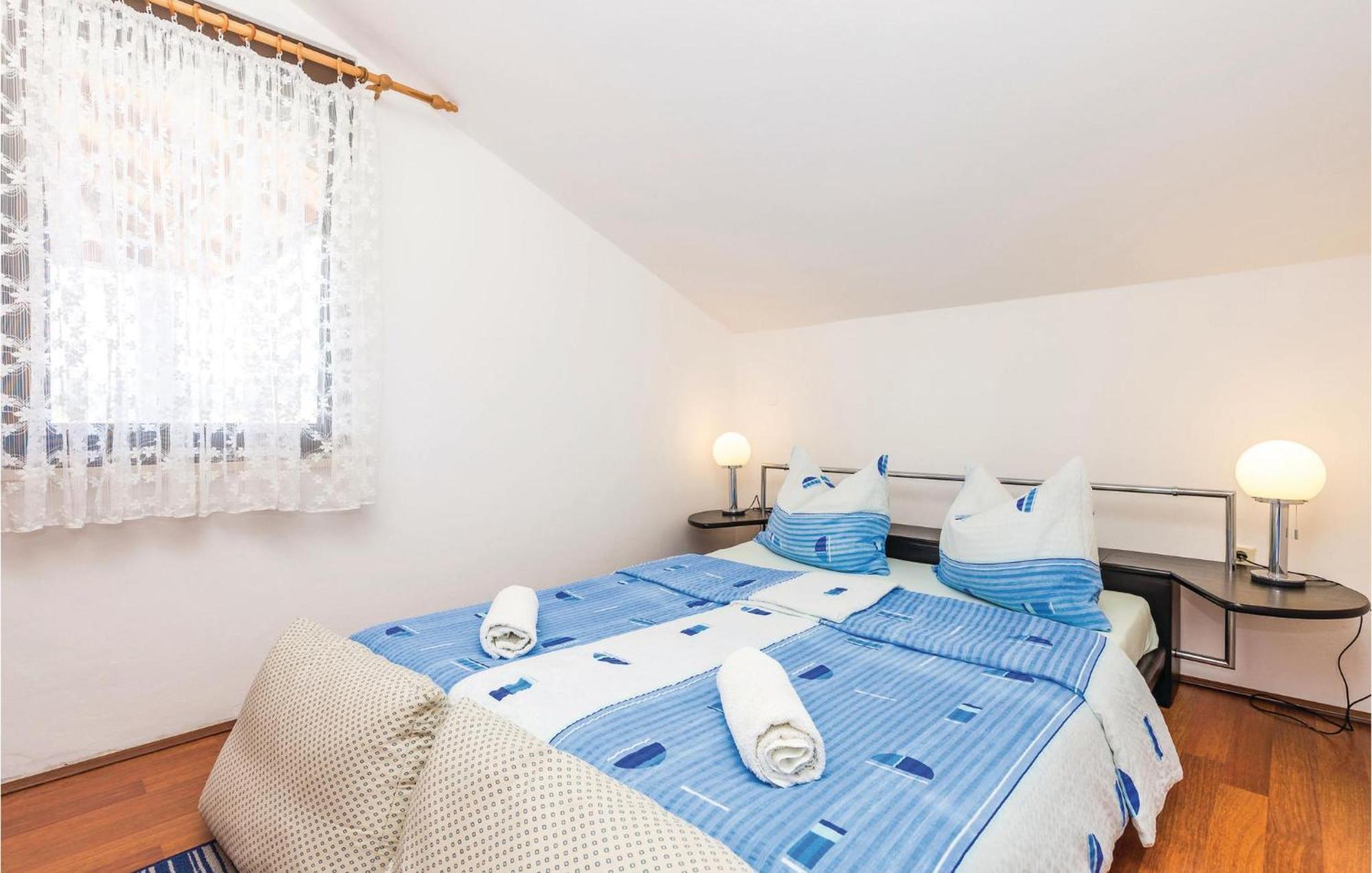 Lovely Apartment In Kampor With Kitchen エクステリア 写真