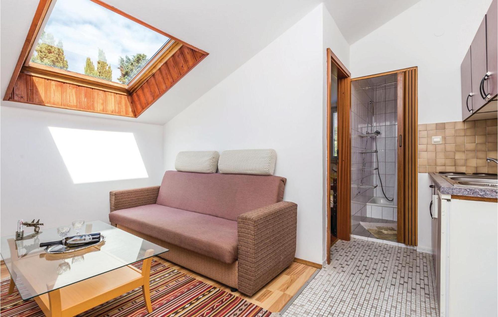 Lovely Apartment In Kampor With Kitchen エクステリア 写真