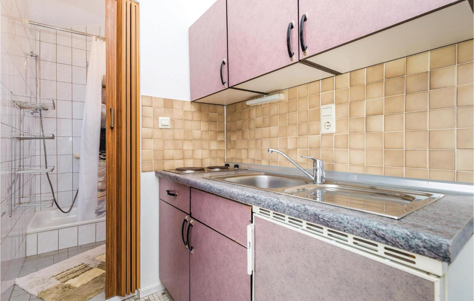 Lovely Apartment In Kampor With Kitchen エクステリア 写真