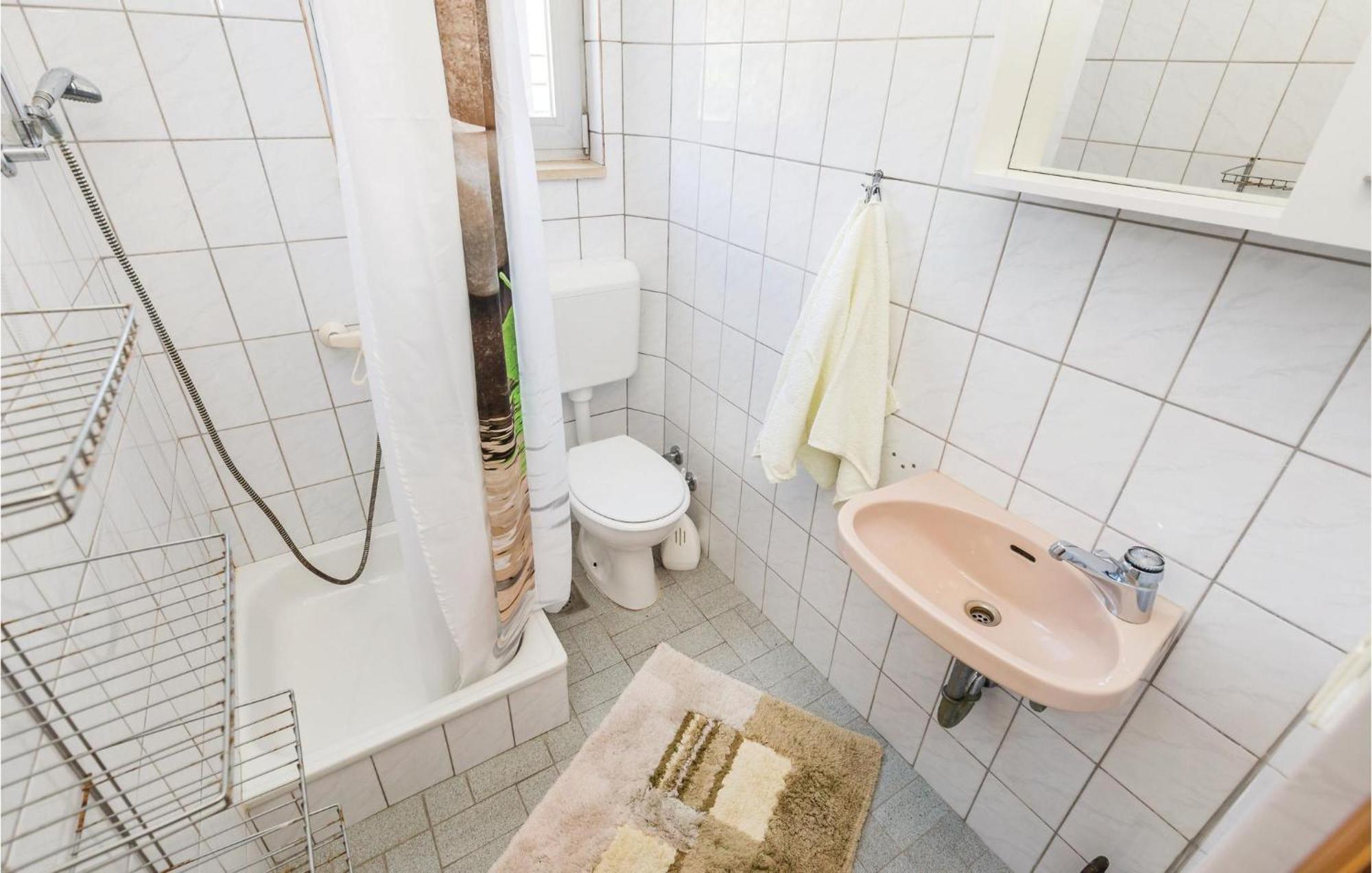 Lovely Apartment In Kampor With Kitchen エクステリア 写真